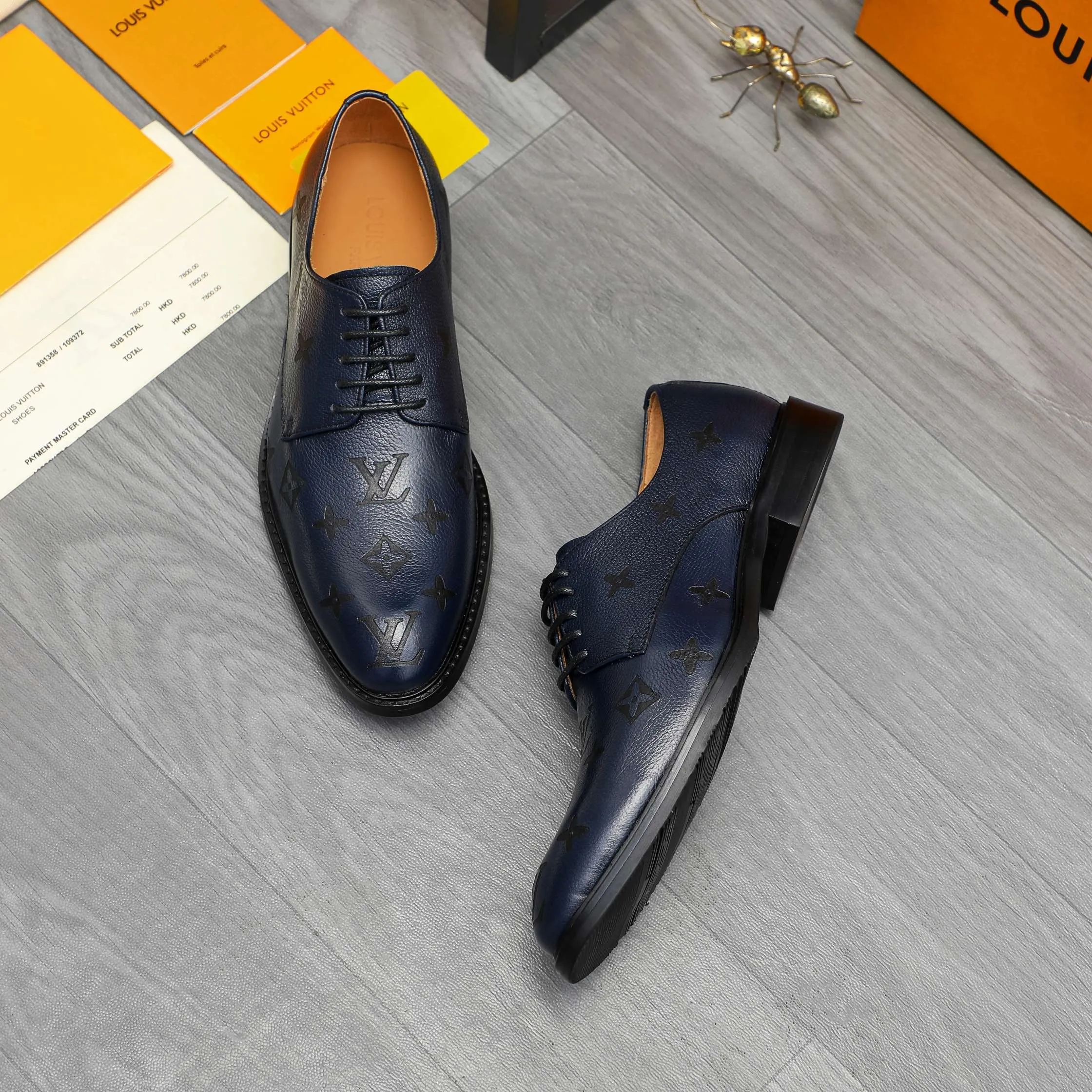 Men's shoes 💰p460 Product trademark: LV (Louis Vuitton) business lace-up formal leather shoes Regular size: 39-44 (38.45 custom-made, non-refundable) Product materials: Selected high-quality pebbled cowhide embossed upper, cowhide lining, original rubber outsole